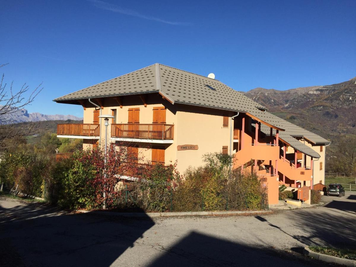 Appartement offrant une magnifique vue des montagnes Saint-Leger-les-Melezes Extérieur photo