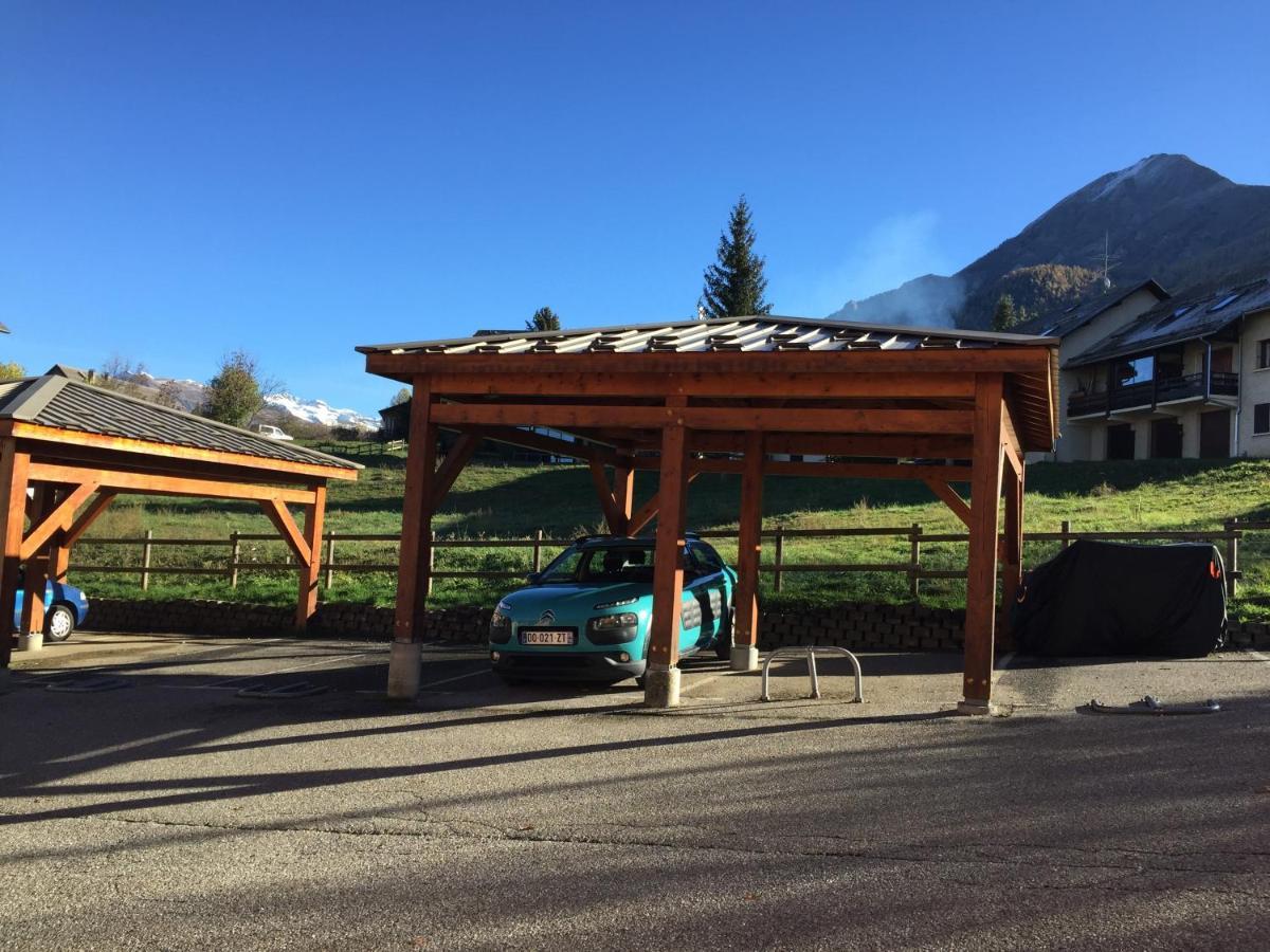Appartement offrant une magnifique vue des montagnes Saint-Leger-les-Melezes Extérieur photo